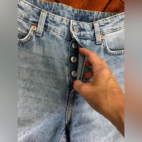 &denim low waist boyfriend jeans distressed knee size 0 in excellent condition - Picture 3 of 4